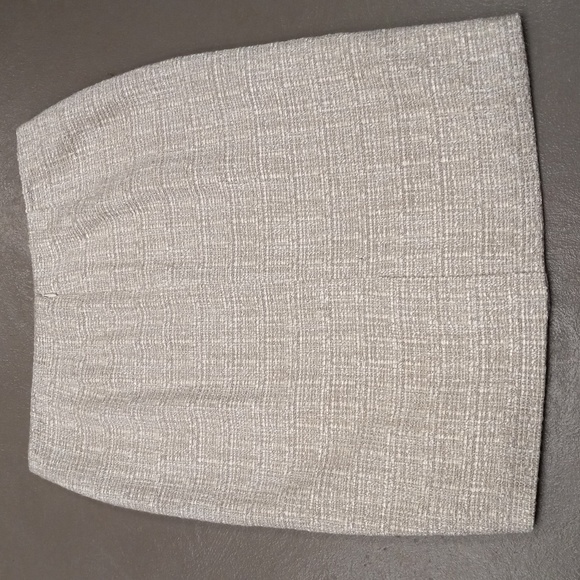 Gorgeous Oatmeal Colored, Fully Lined Skirt - Picture 10 of 12